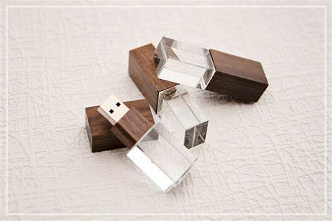 WOODEN CRYSTAL USB FLASH DRIVE